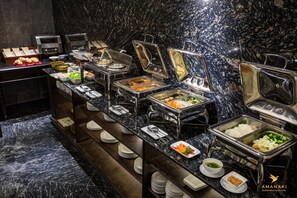 Free daily buffet breakfast