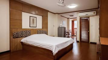 Deluxe Room | Desk, rollaway beds, free WiFi, bed sheets
