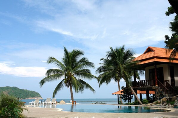 Villa | Individually decorated, individually furnished, desk, free WiFi