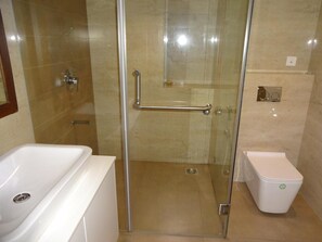A modern bathroom with a glass-enclosed shower, a white bathtub, and a white toilet. - Keys Select by Lemon Tree Hotels, Malabar Gate, Kozhikode (Kozhikode)
