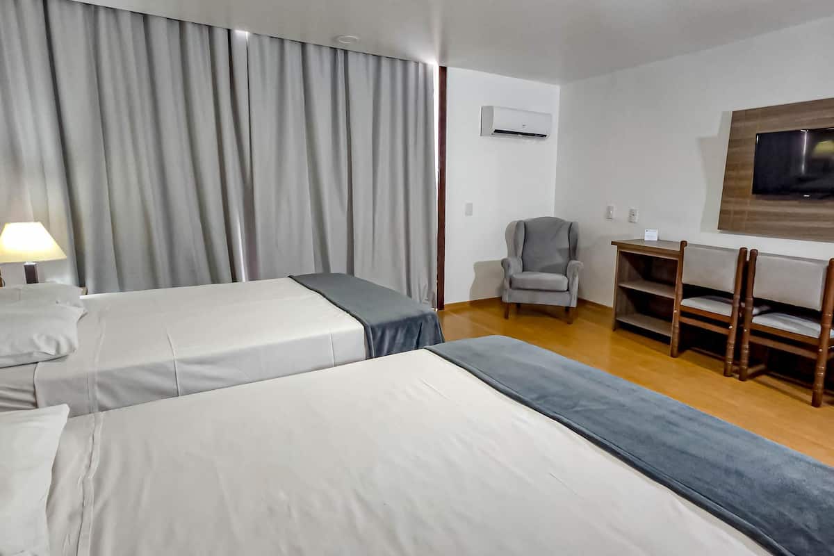 Minibar, caja de seguridad en la habitación y cortinas blackout
