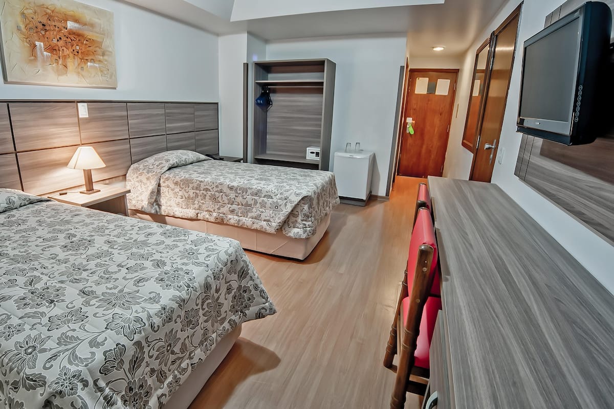 Minibar, caja de seguridad en la habitación y cortinas blackout