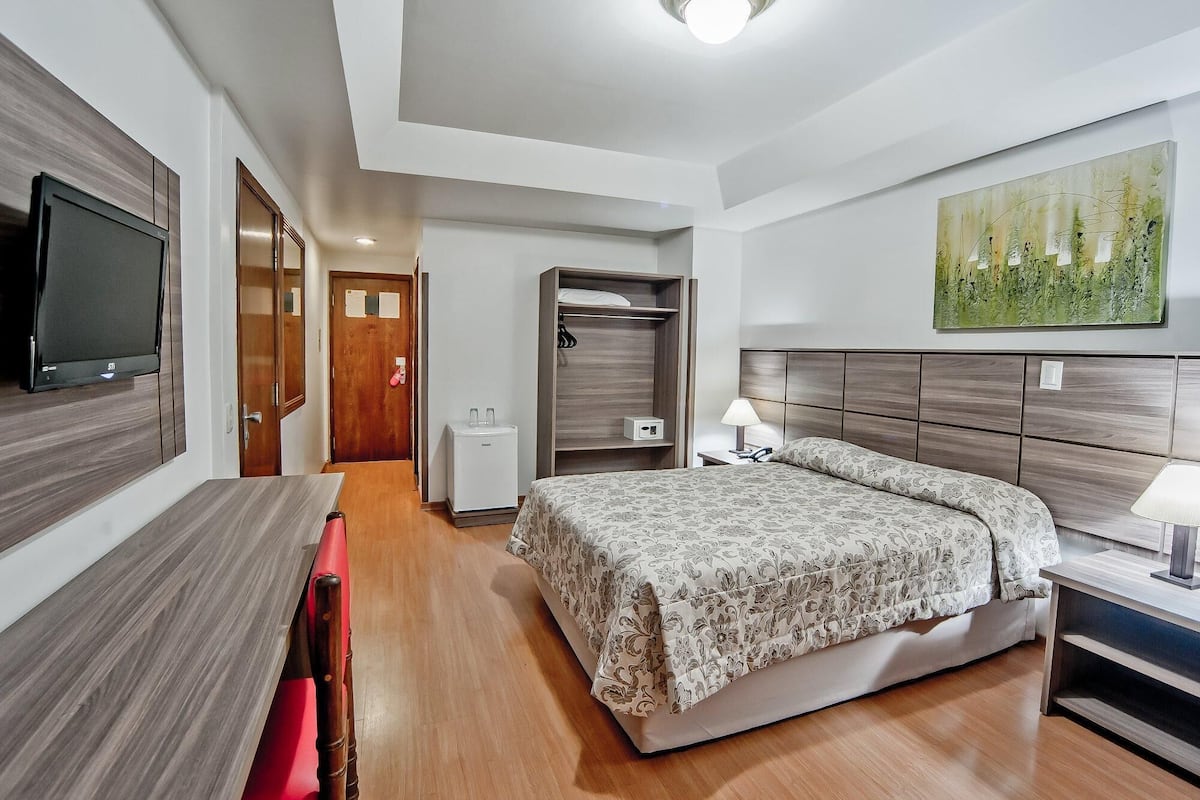 Minibar, caja de seguridad en la habitación y cortinas blackout