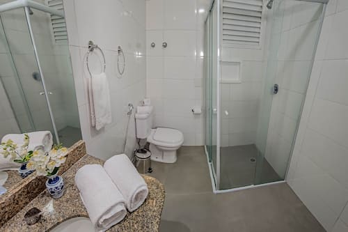 Premium Double or Twin Room | Bathroom