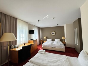 Egyptian cotton sheets, Select Comfort beds, desk, soundproofing - Hotel Bonverde (Berlin)