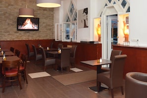 Breakfast and dinner served, German cuisine - Hotel Bonverde (Berlin)