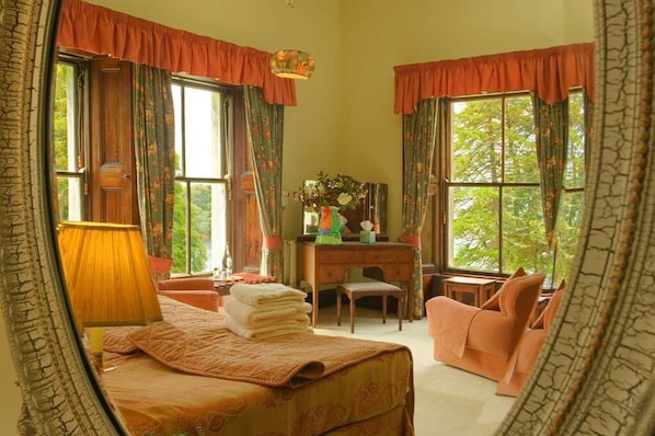 客房 | 高档床上用品、客房内保险箱、床单