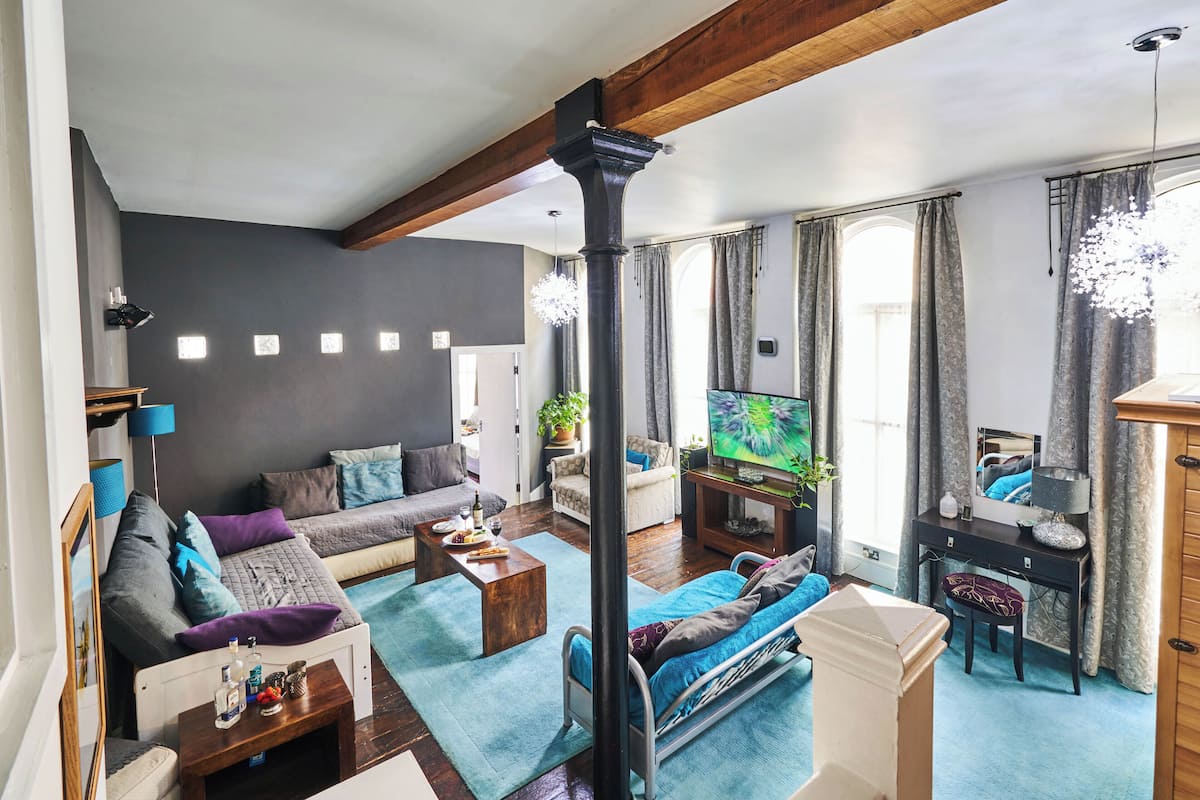 Luxury Apartment, 3 Bedrooms, City View | Living area