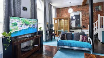 Luxury Apartment, 3 Bedrooms, City View | Living area | Table tennis