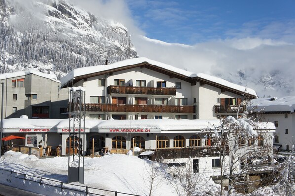 Front of property - Arena Lodge (Flims)