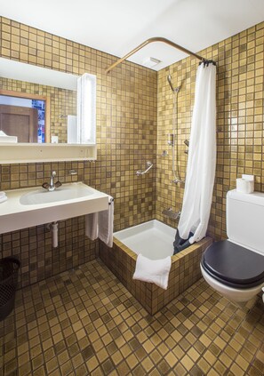 Shower, hair dryer, towels - Arena Lodge (Flims)