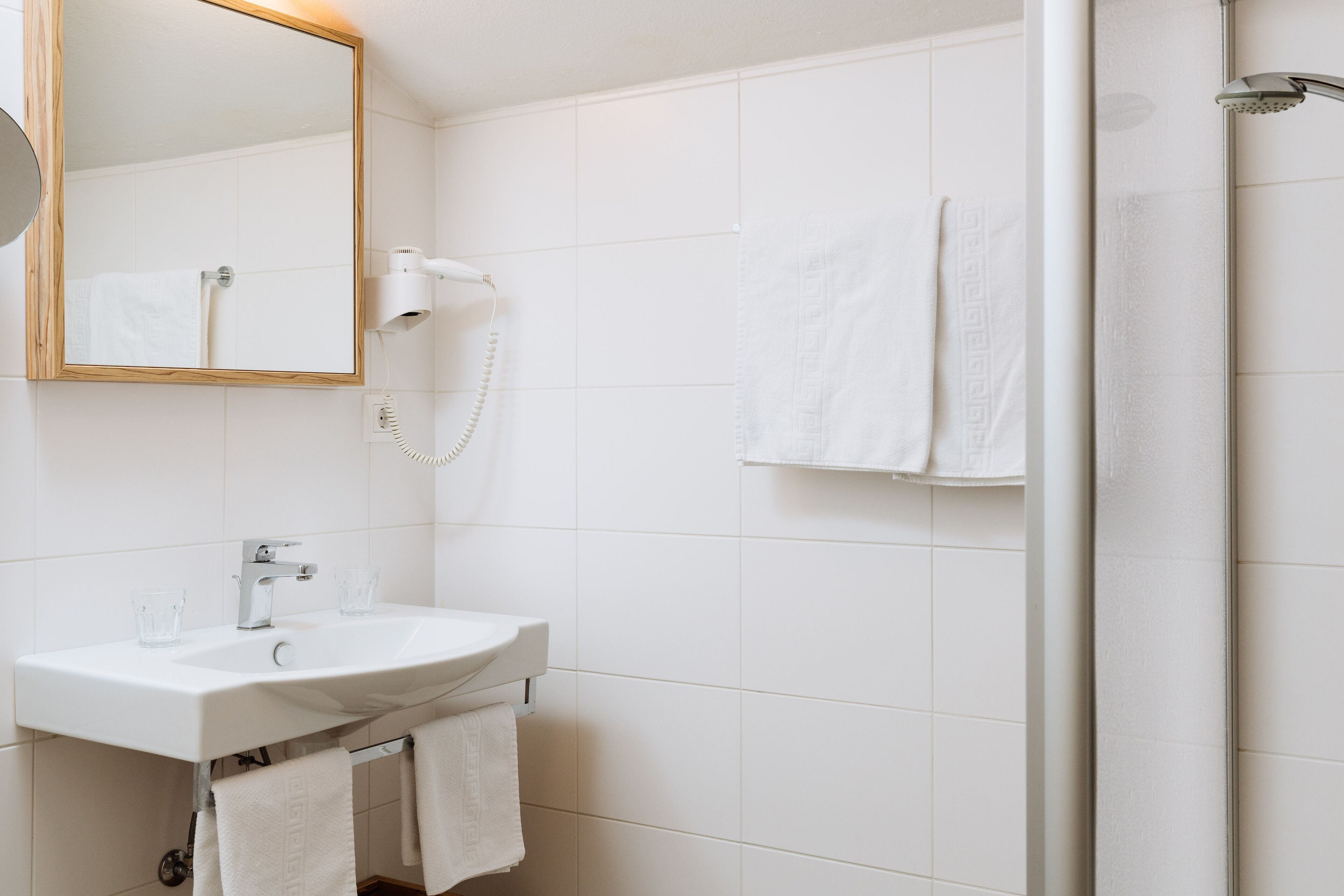 shower, rainfall showerhead, free toiletries, hair dryer