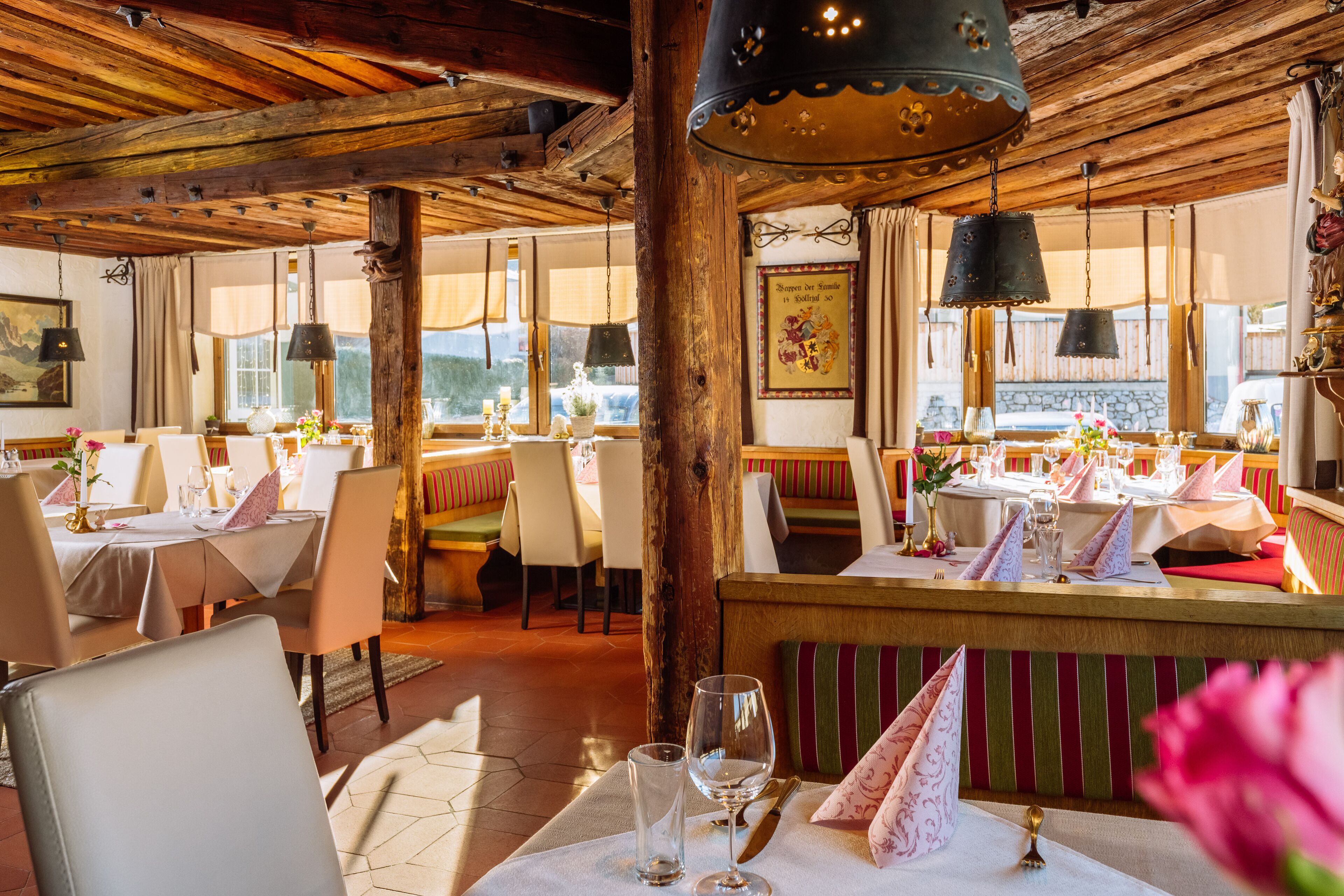 breakfast, dinner, brunch served; garden views