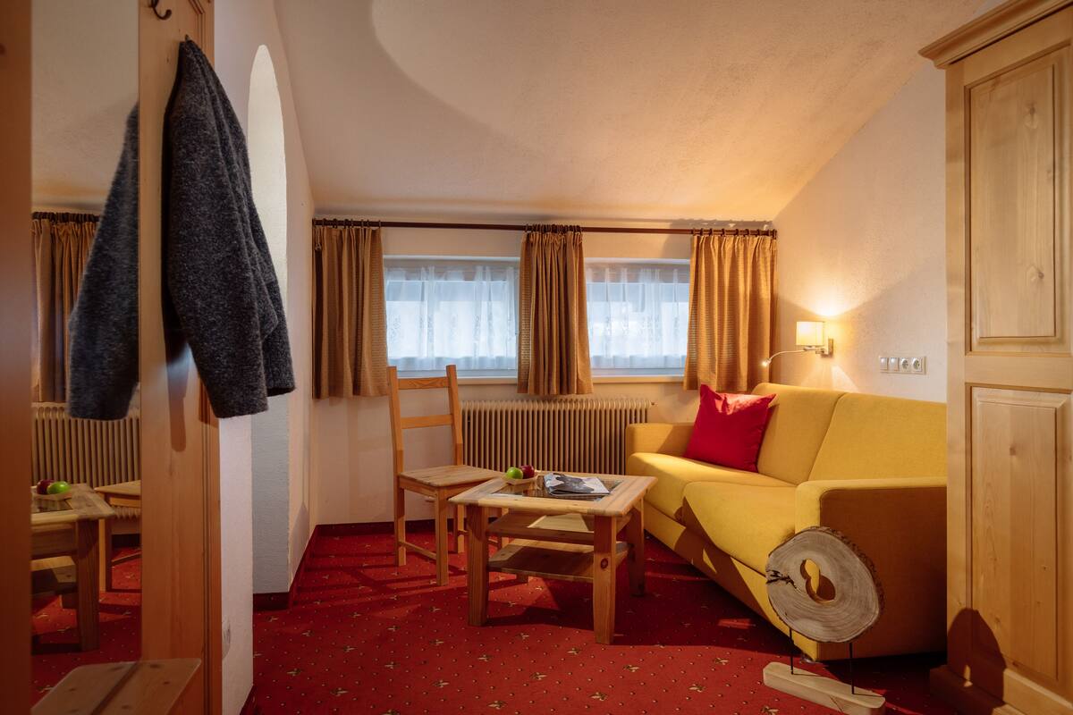 family room, 2 bedrooms, non smoking | 2 bedrooms, premium bedding, pillow-top beds, desk