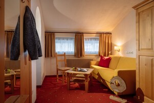 Family Room, 2 Bedrooms, Non Smoking | Premium bedding, pillowtop beds, desk, soundproofing