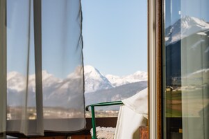 Habitación individual básica, balcón, vistas a la montaña | Balcón