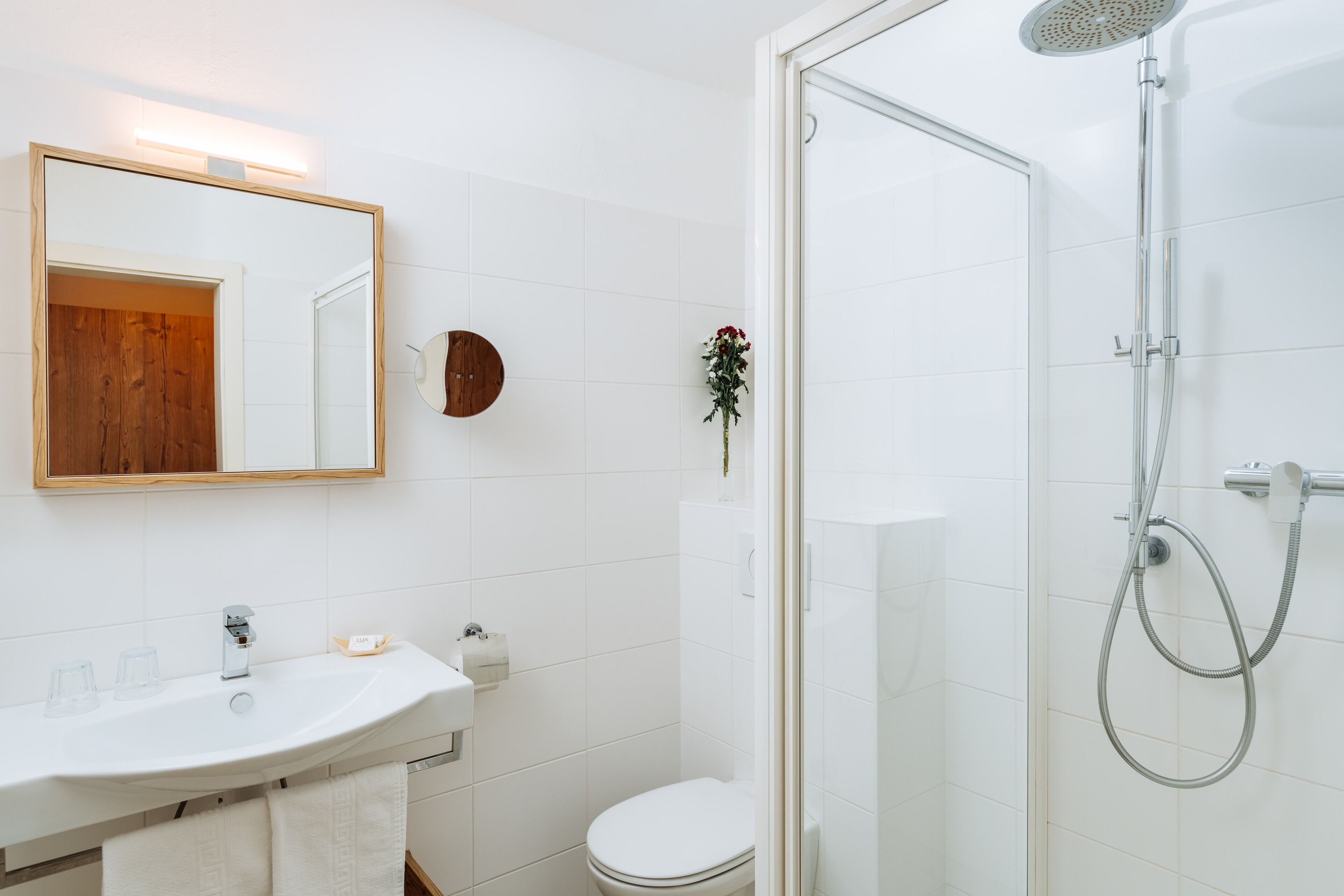 shower, rainfall showerhead, free toiletries, hair dryer