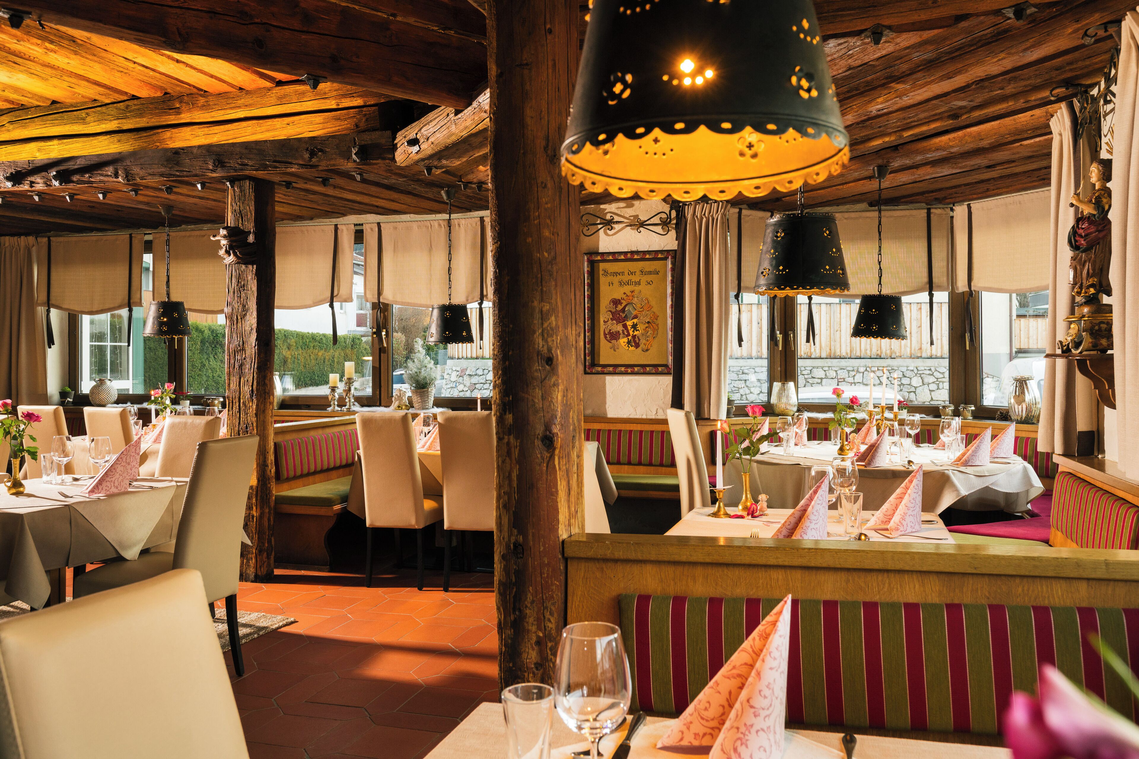 breakfast, dinner, brunch served; garden views