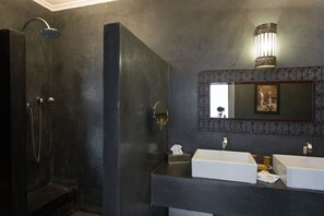 Family Suite | Bilik Mandi | Pancuran mandi, kelengkapan dandanan diri percuma, pengering rambut 
