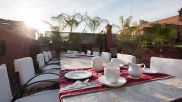 Free daily full breakfast