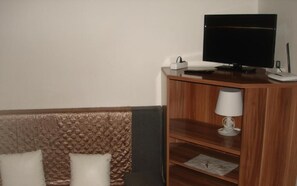 Schreibtisch, WLAN, Bettwäsche