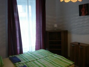 Habitació estàndard | Escriptori, wifi i roba de llit