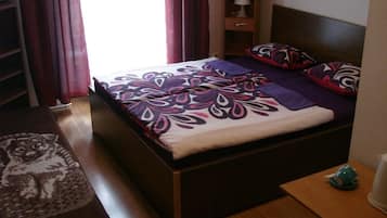 Desk, WiFi, bed sheets