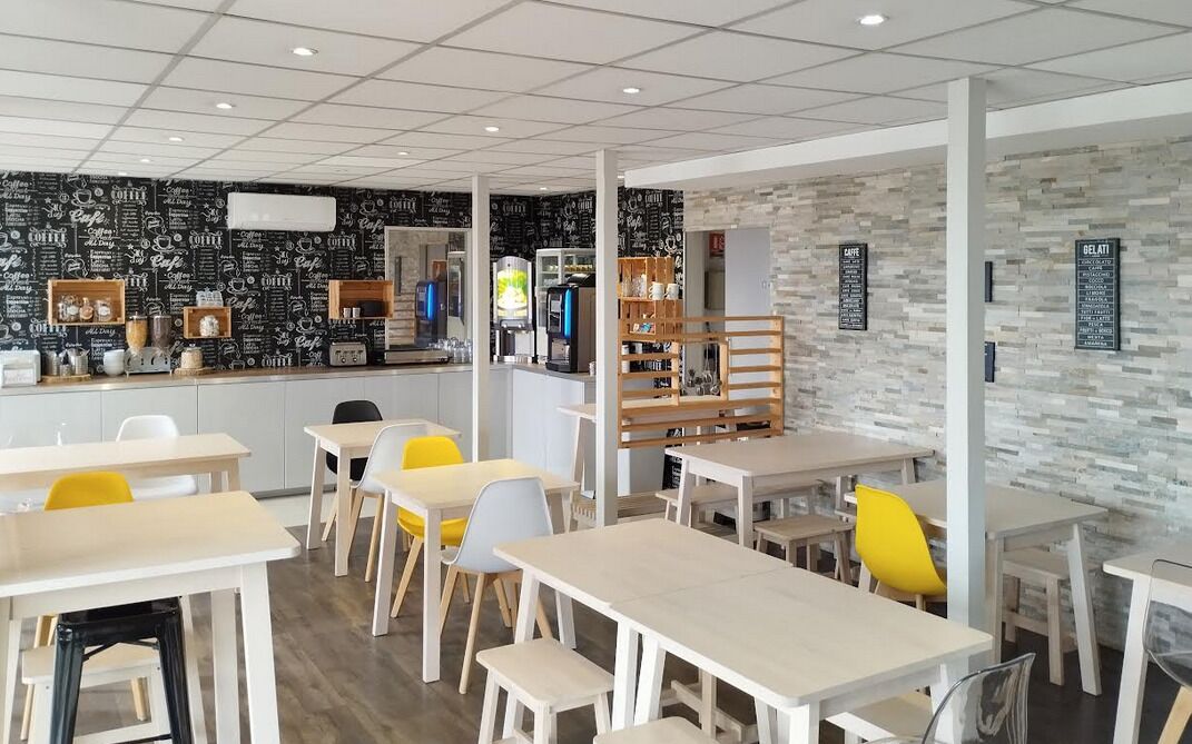 Daily continental breakfast (EUR 9 per person)