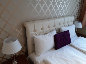 Hypo-allergenic bedding, in-room safe, individually decorated - Trendy Deluxe Apartments (Budapest)