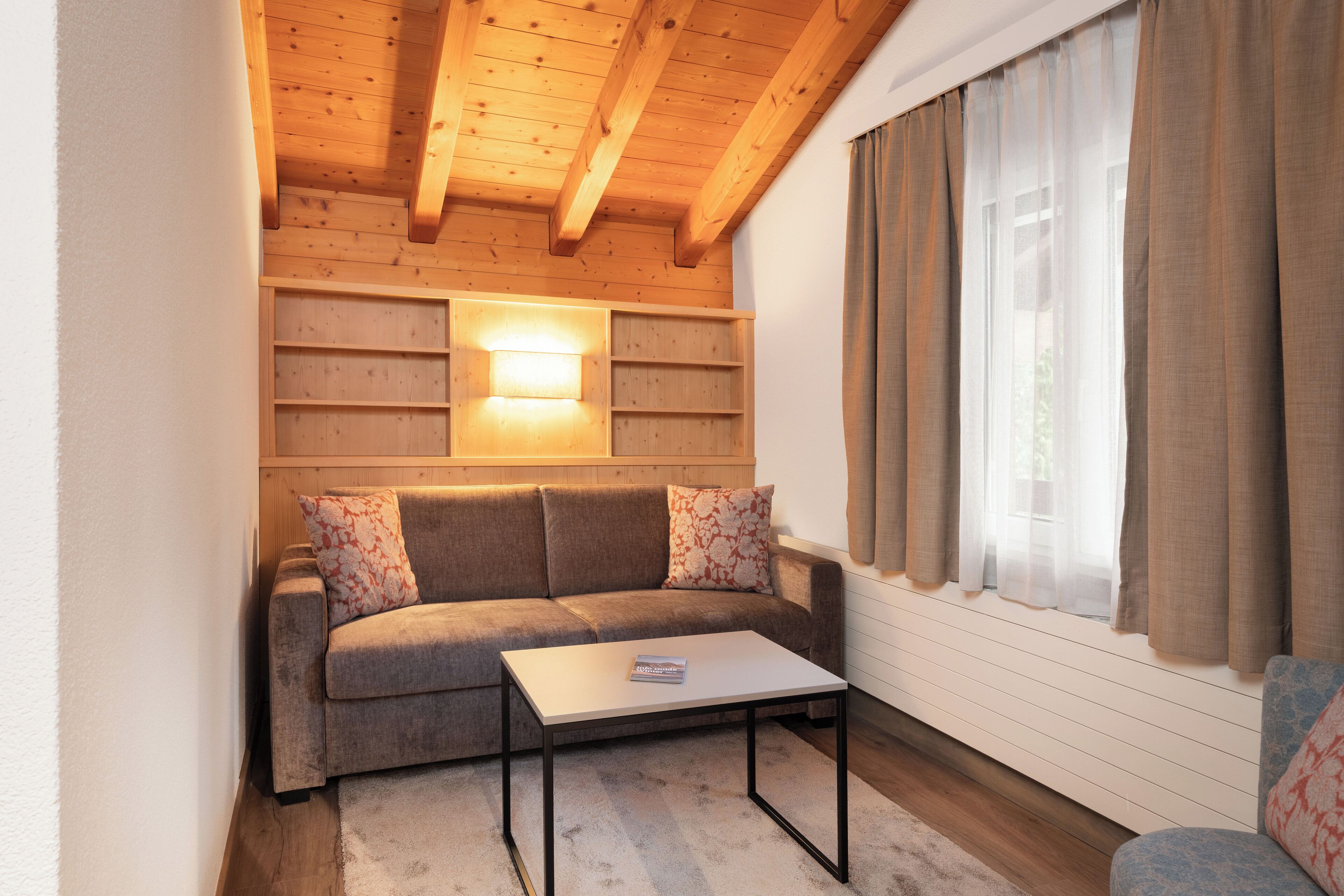 Ropa de cama hipoalergénica, colchones con pillow-top, minibar y cunas 