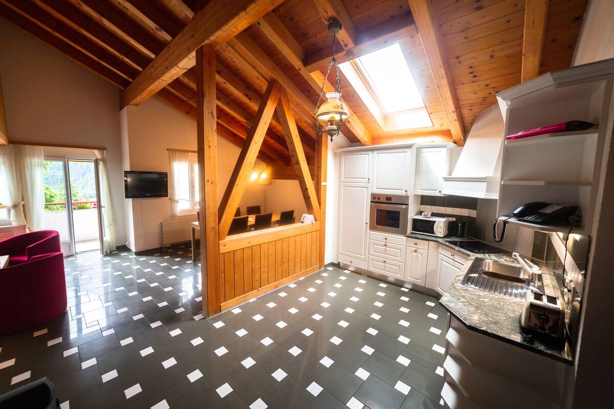 apartment, 3 bedrooms, non smoking, balcony | private kitchen | microwave, electric kettle