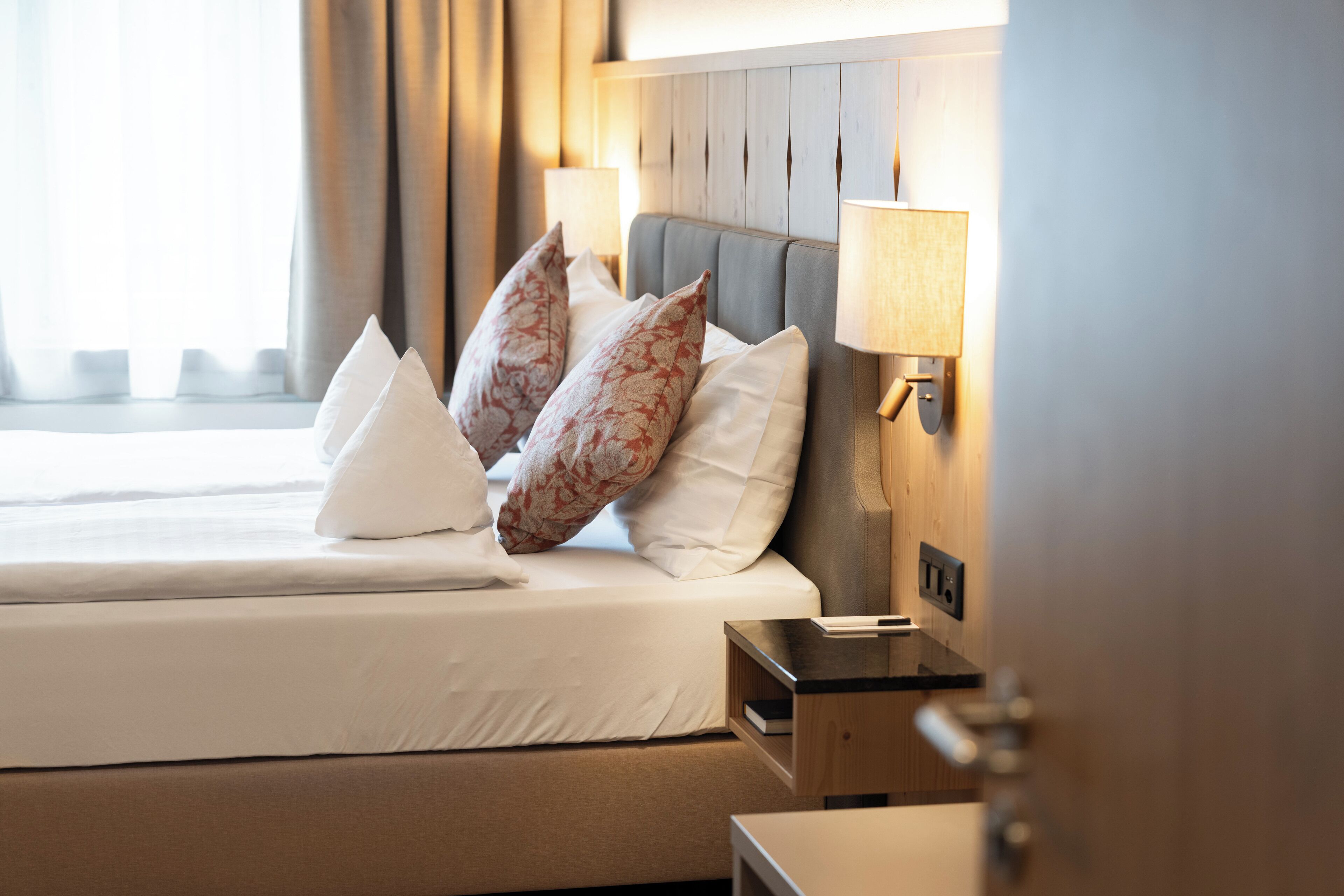 Double Room, Non Smoking | Hypo-allergenic bedding, pillowtop beds, minibar, free cribs/infant beds