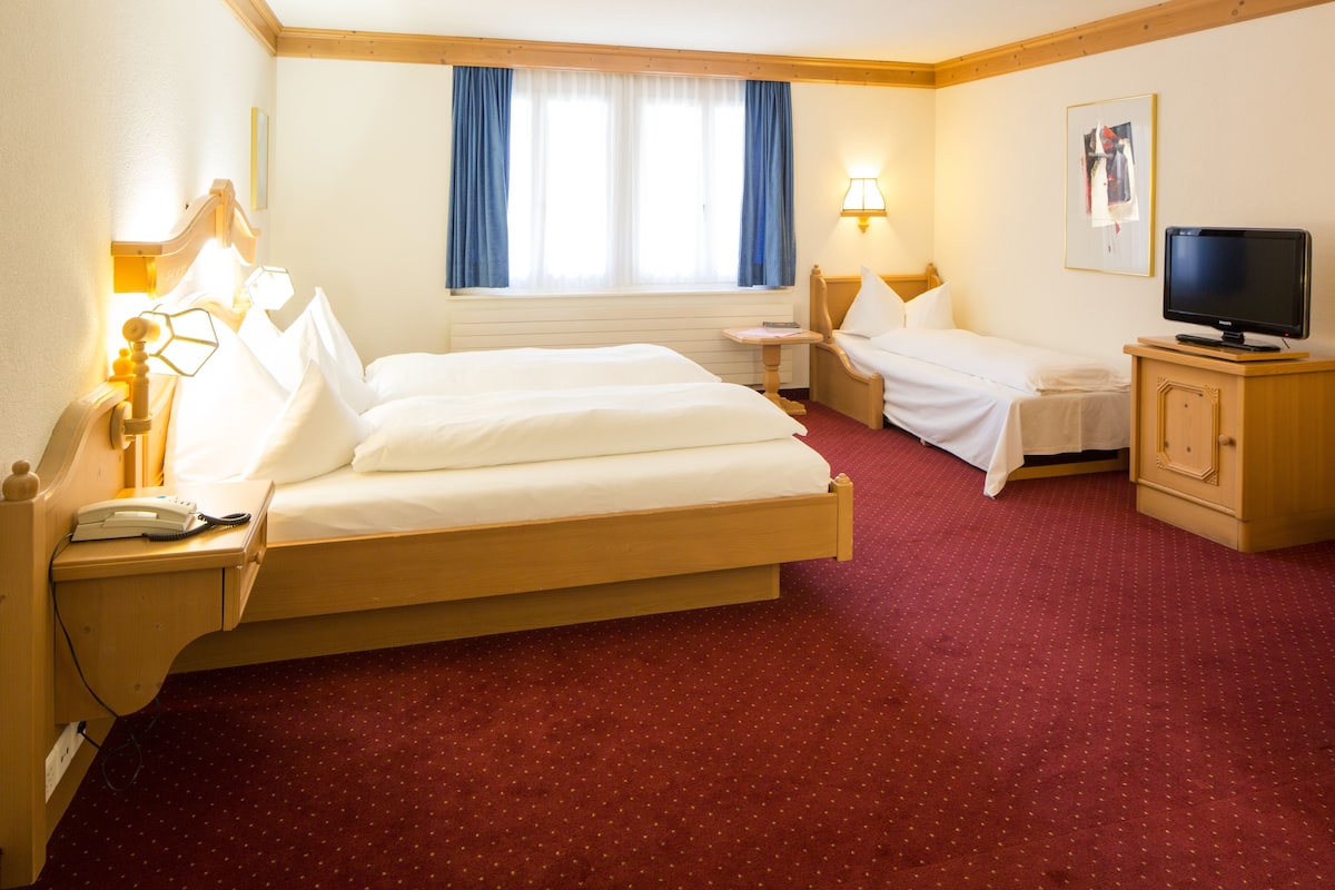 Ropa de cama hipoalergénica, colchones con pillow-top y minibar