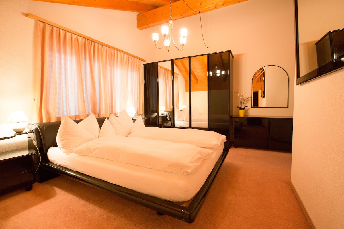 apartment, 3 bedrooms, non smoking, balcony | hypo-allergenic bedding, pillow-top beds, minibar, free cots/infant beds