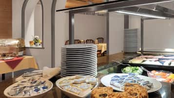 Tägliches Frühstücksbuffet (30 CHF pro Person)
