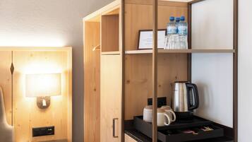 Hypo-allergenic bedding, pillowtop beds, minibar, free cribs/infant beds