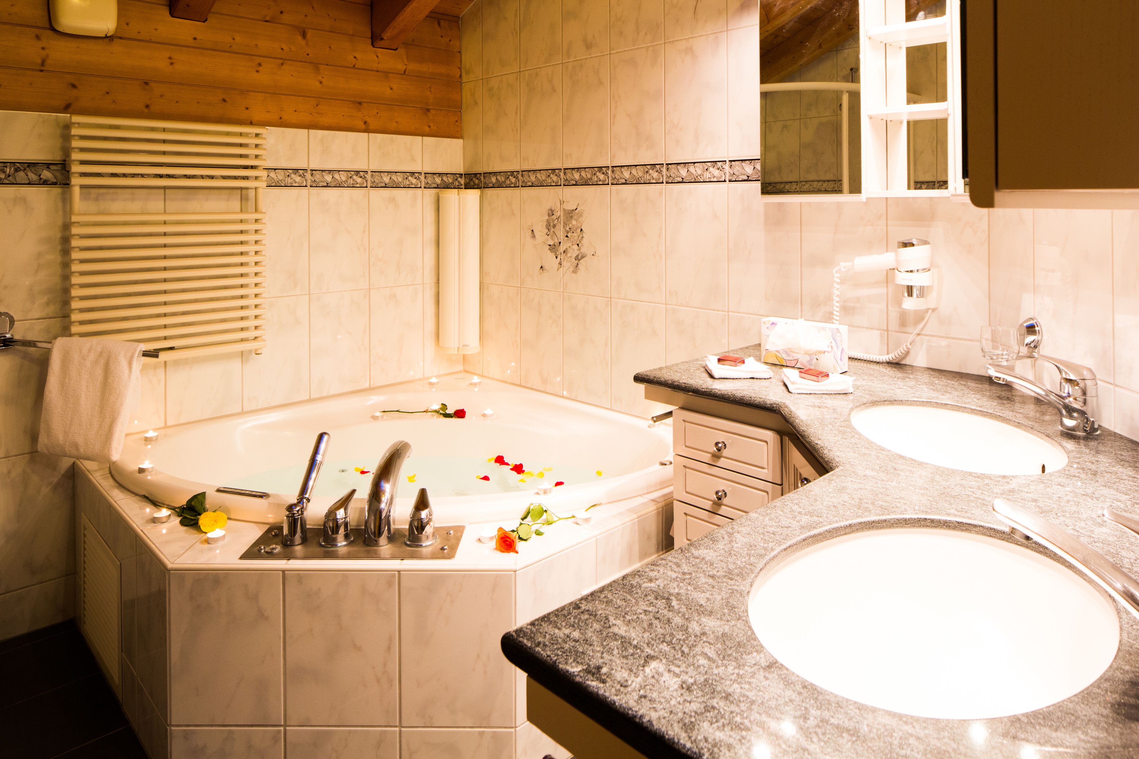 apartment, 3 bedrooms, non smoking, balcony | bathroom | free toiletries, hair dryer, slippers, towels