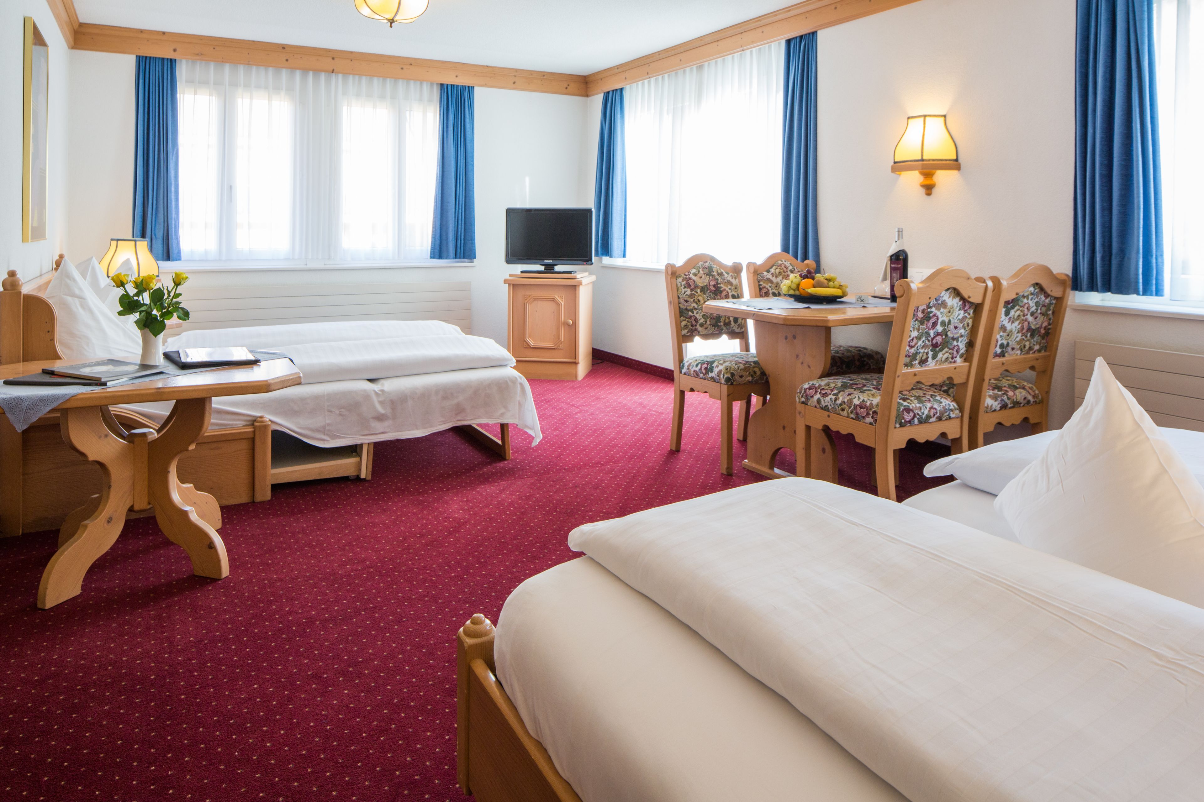 quadruple room, non smoking | hypo-allergenic bedding, pillow-top beds, minibar, free cots/infant beds