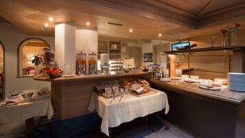 Daily buffet breakfast (CHF 30 per person)