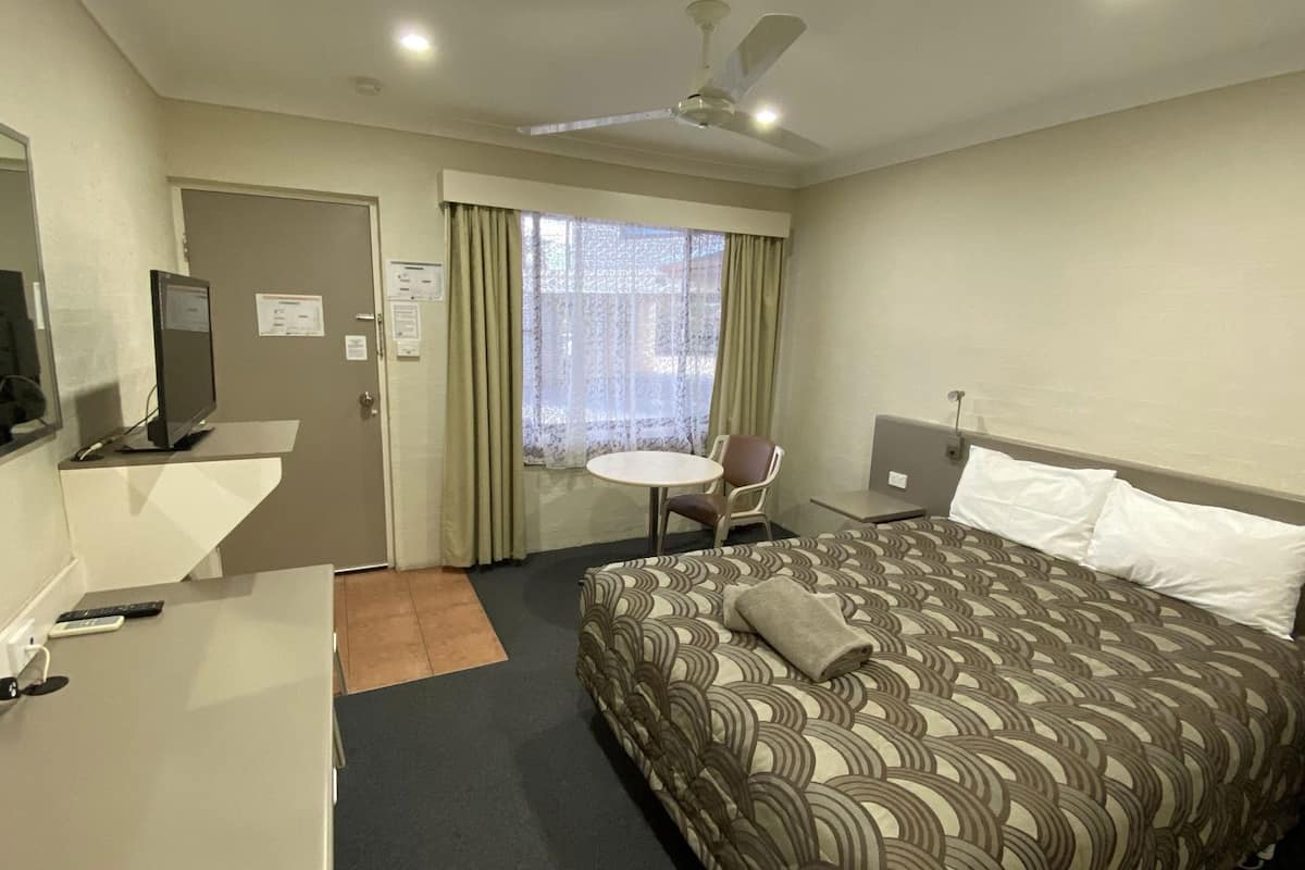 Minibar, laptop workspace, iron/ironing board, free WiFi