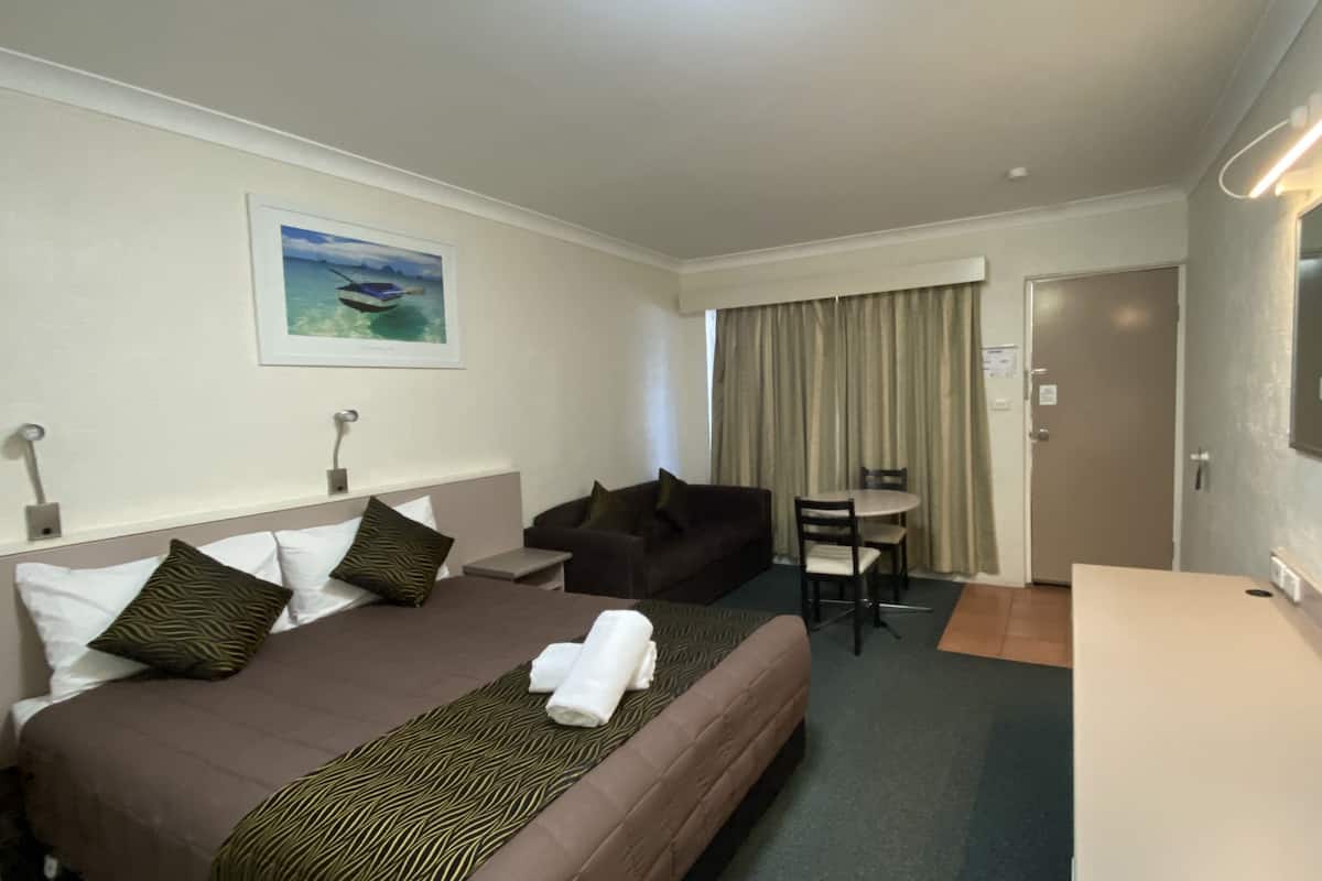 Minibar, laptop workspace, iron/ironing board, free WiFi