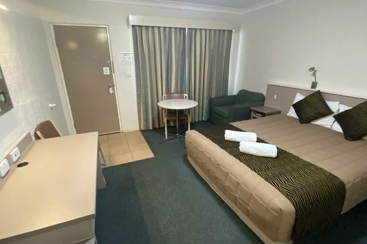 Minibar, laptop workspace, iron/ironing board, free WiFi