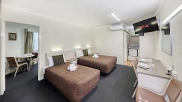 Suite familiar | 1 dormitorio, minibar, espacio para trabajar con un portátil