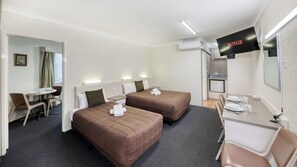 Family Suite | 1 bedroom, minibar, laptop workspace, iron/ironing board