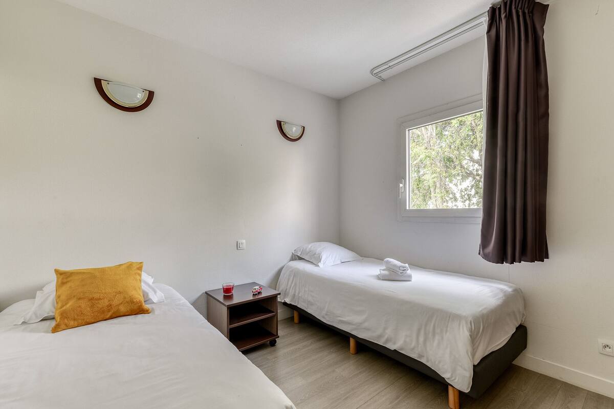 Desk, soundproofing, iron/ironing board (on request), free WiFi