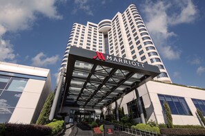 A modern Marriott hotel with a glass entrance and a prominent logo. - Istanbul Marriott Hotel Pendik (Istanbul)