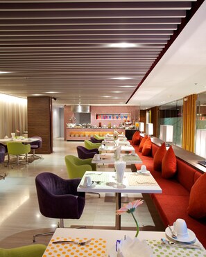 Breakfast, lunch and dinner served - Citrus Sukhumvit 22 Bangkok (Bangkok)