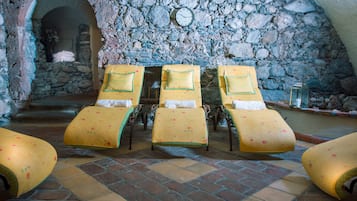 Sauna, aromatherapy, sports massages, thalassotherapy, facials