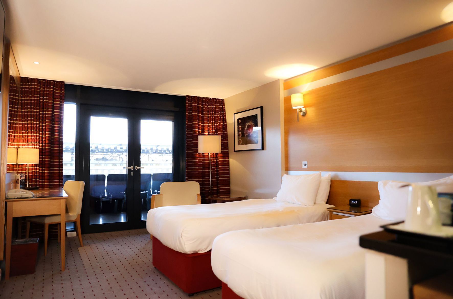 Allergikerbettwaren, Zimmersafe, Bügeleisen/Bügelbrett, Reisekinderbett