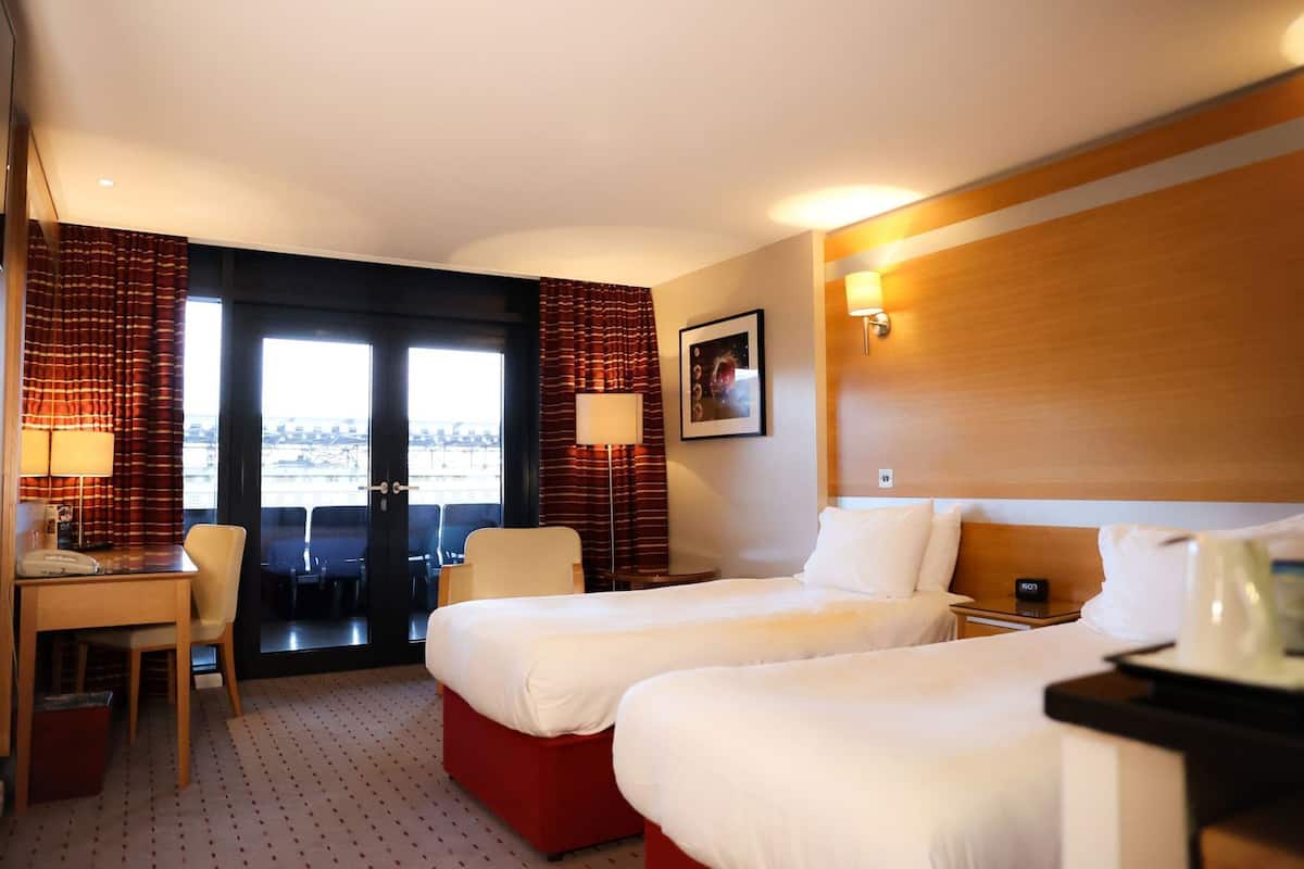 Allergiatestatut vuodevaatteet, tallelokero huoneessa